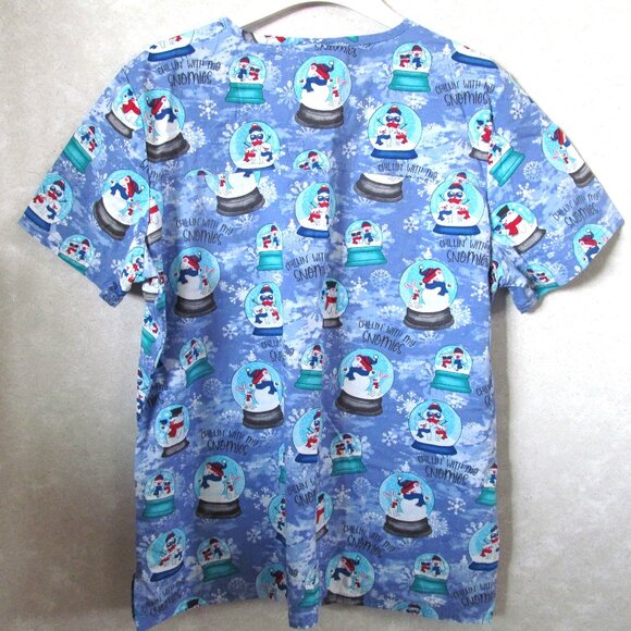 Scrub top winter theme - Picture 2 of 10